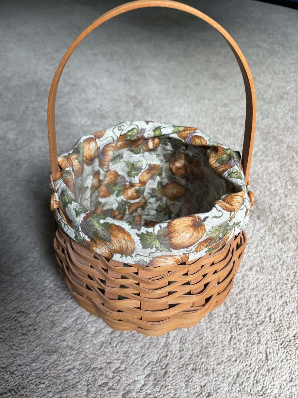 2001 Longaberger Pumpkin Patch Basket with plastic & fabric liner